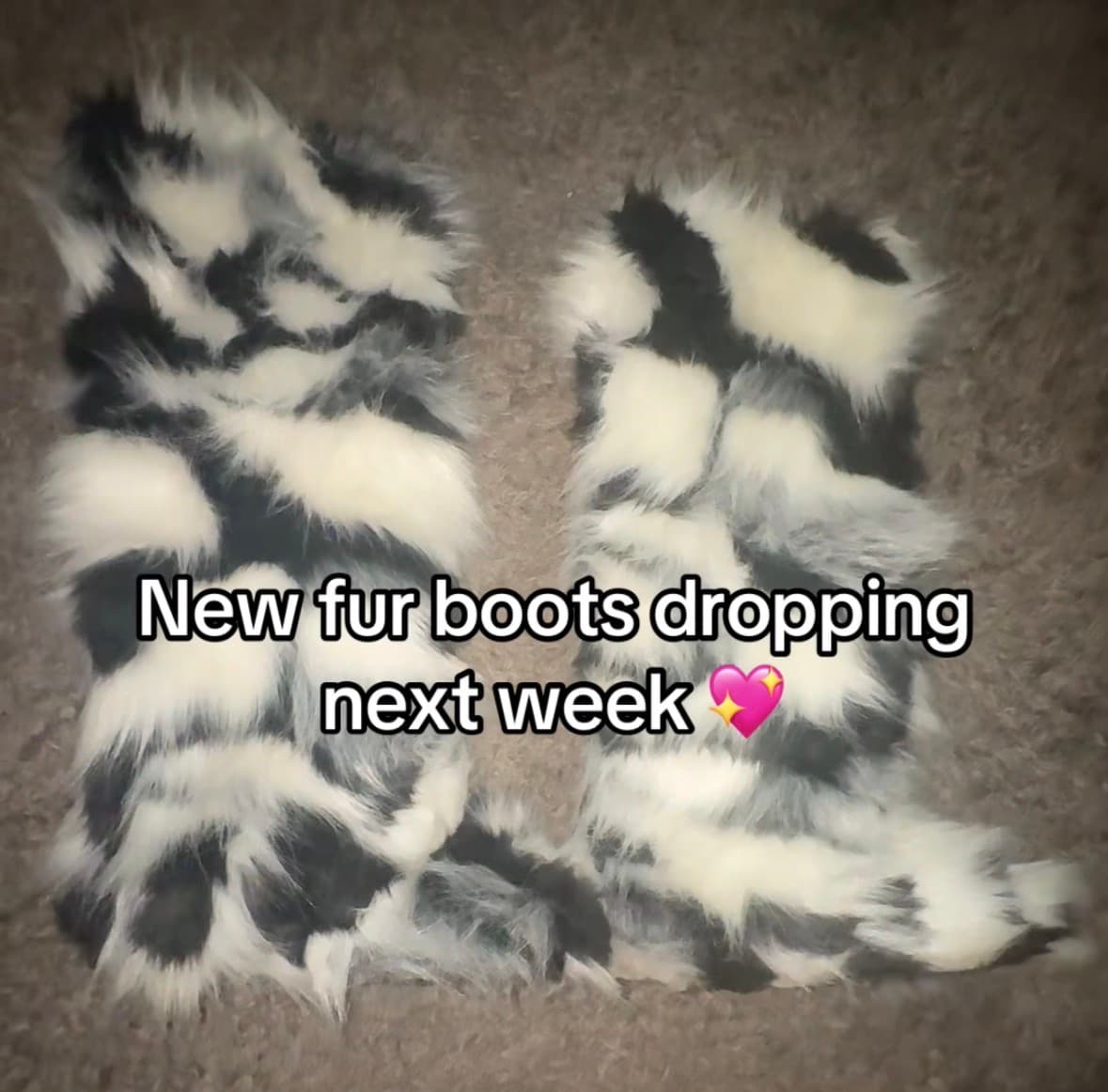 Cute fur boots for the upcoming cold season 💖