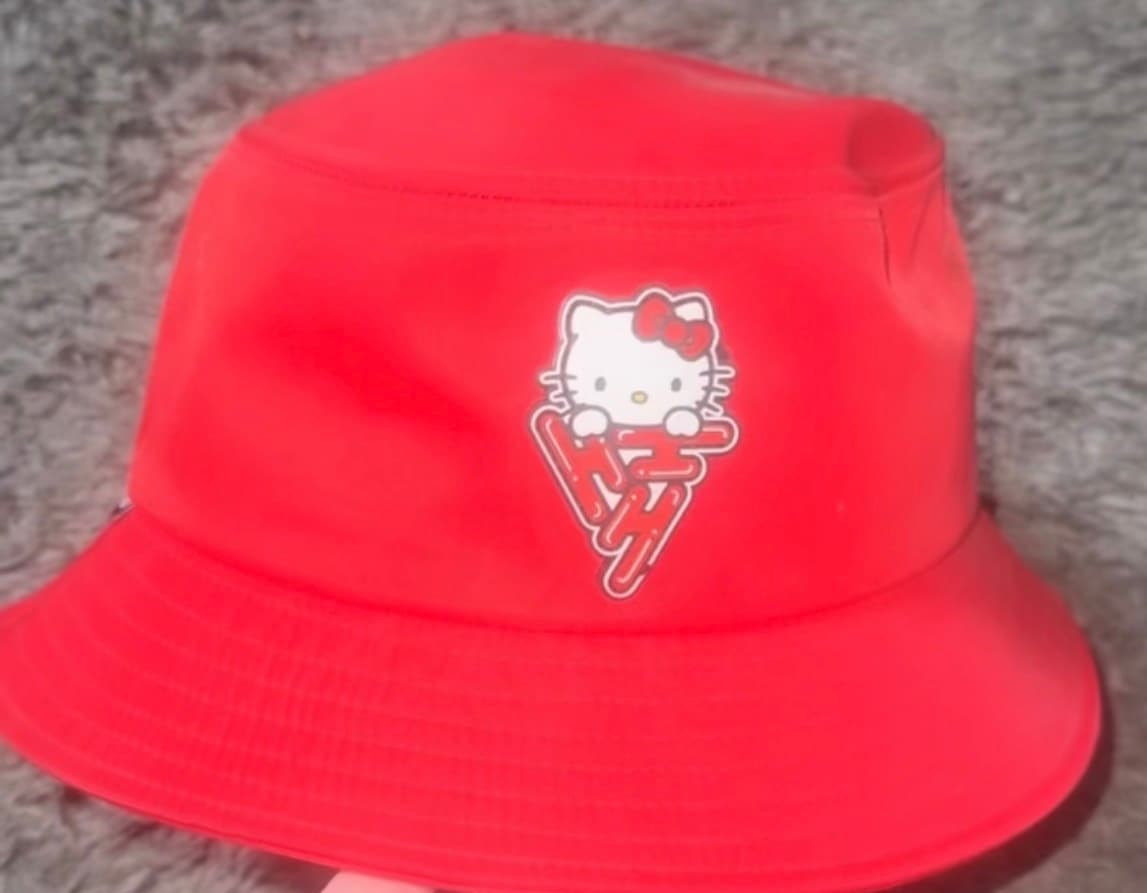 Hello Kitty x Hypeland Bucket hat ? So cuteeee